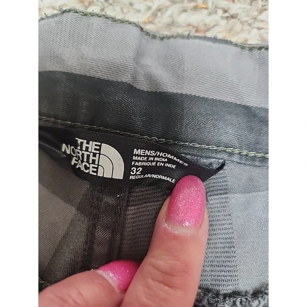 The North Face‎ Narrows Short Mens 32 Gray Striped Stretch Cotton Belt Loops 9